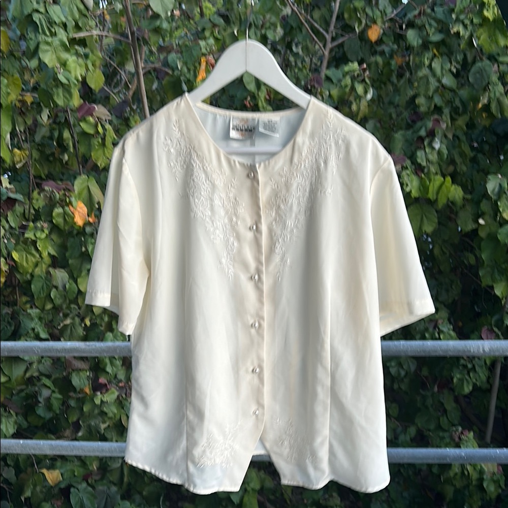 BENTLEY PLUS Vintage Pearl Buttoned Mandarin Collar Embroidered  Blouse Size 18W